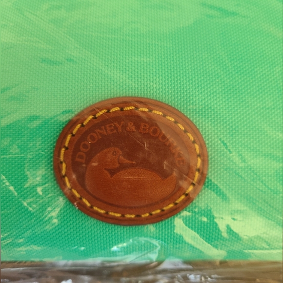 New still in package Dooney & Bourke Triple Zip Crossbody Bag - Picture 3 of 3